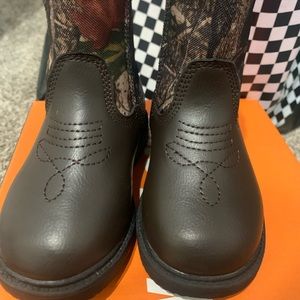 Daybreak toddler camp boots size 5